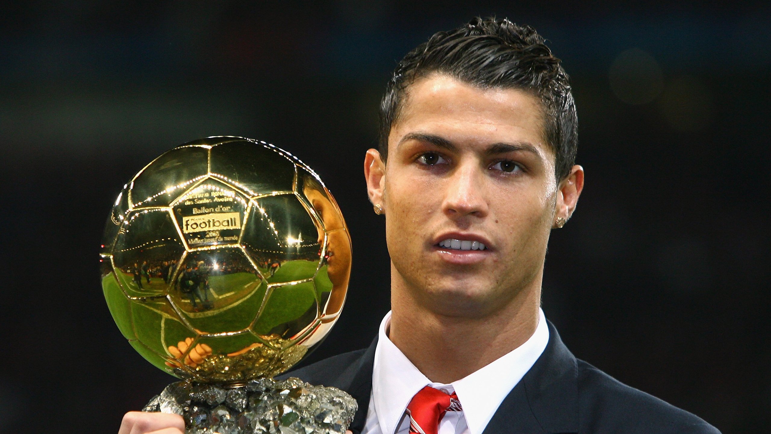 多重身份展示魅力！前热刺铁卫生涯之余积极尝试文艺生活，热刺新后卫